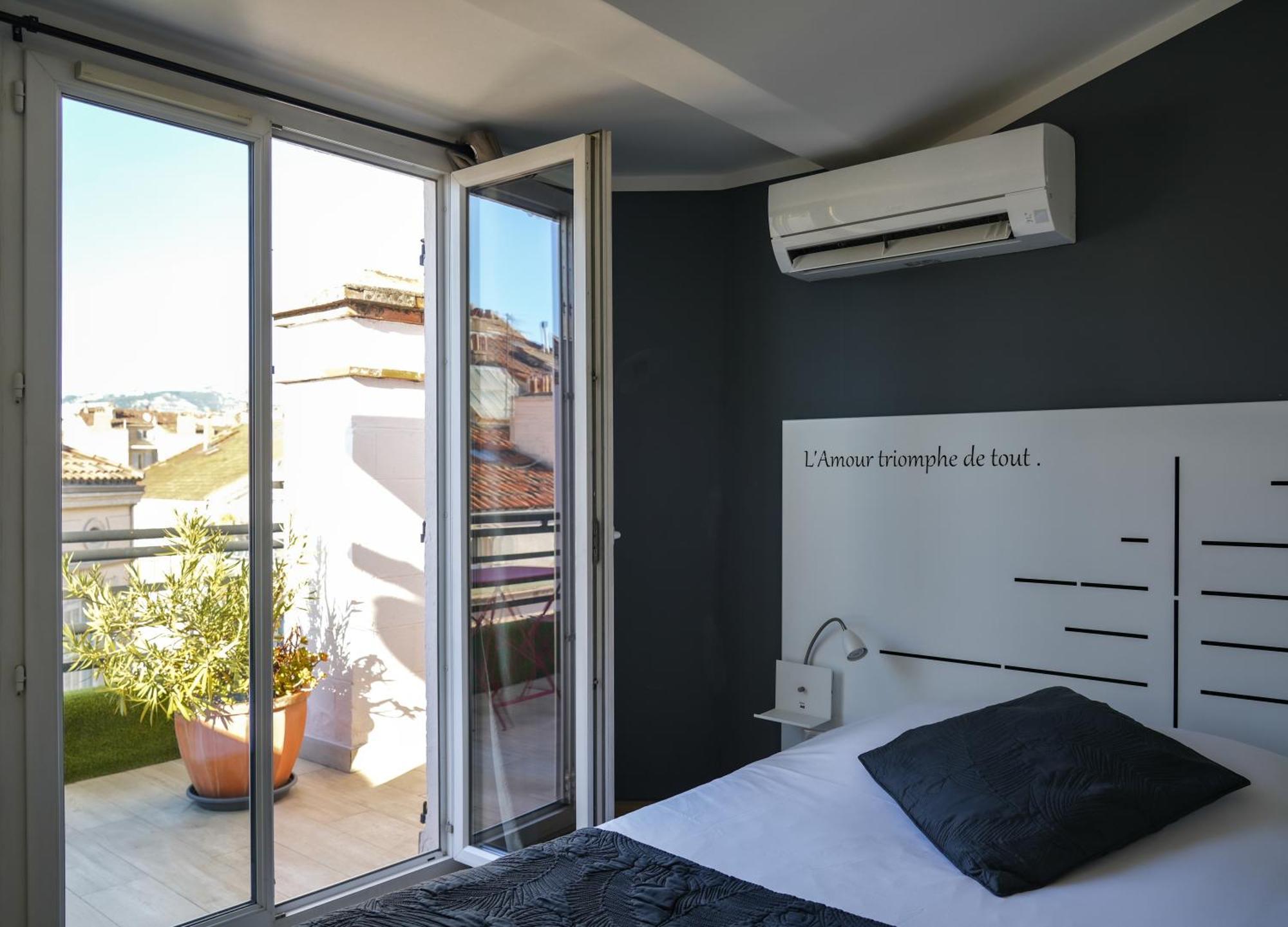 Celenya Hotel Toulon Exterior photo